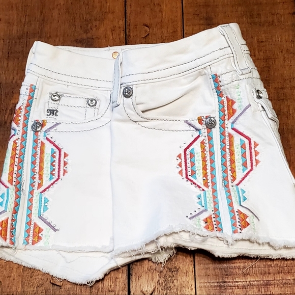 NWOT Miss Me White Denim Emroidered Aztec Signature Shorts  size 26 - Picture 7 of 7